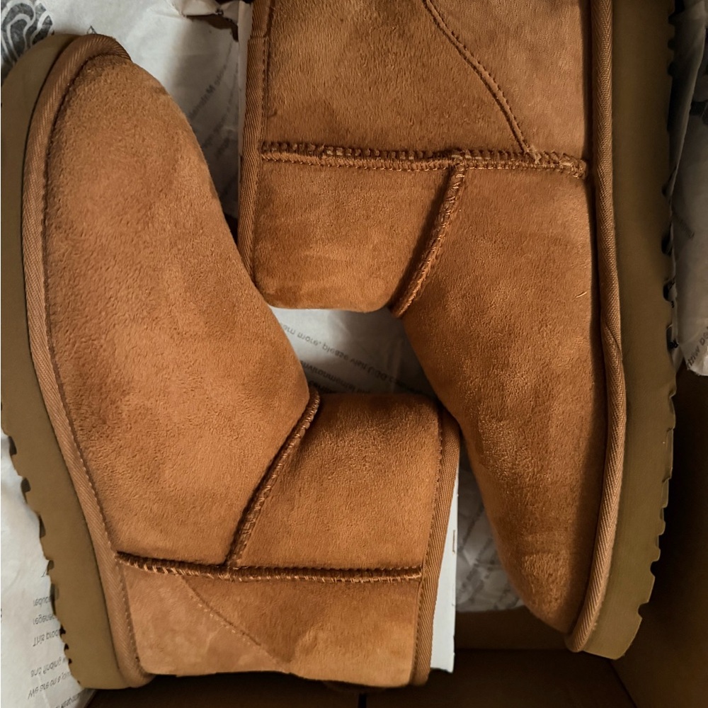 UGG Classic Mini II in Tan